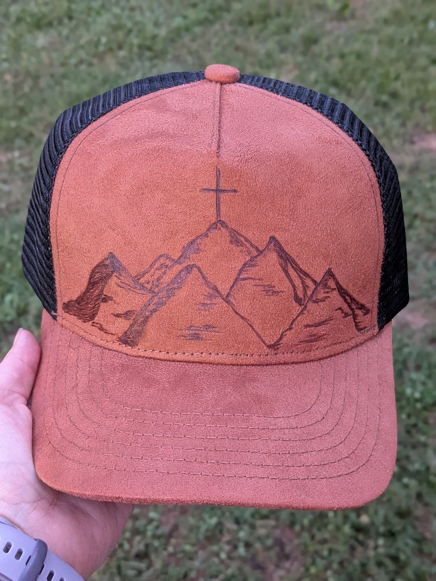 Brown trucker hat - Mountains