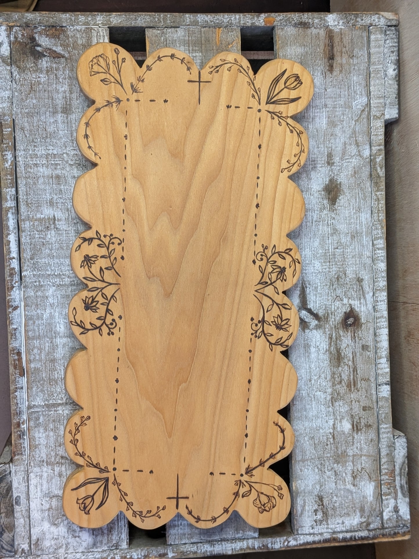 Scalloped Trivet/Tray